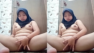 ABG Esemah Novi Fita Jilbab Hitam Colmek 3