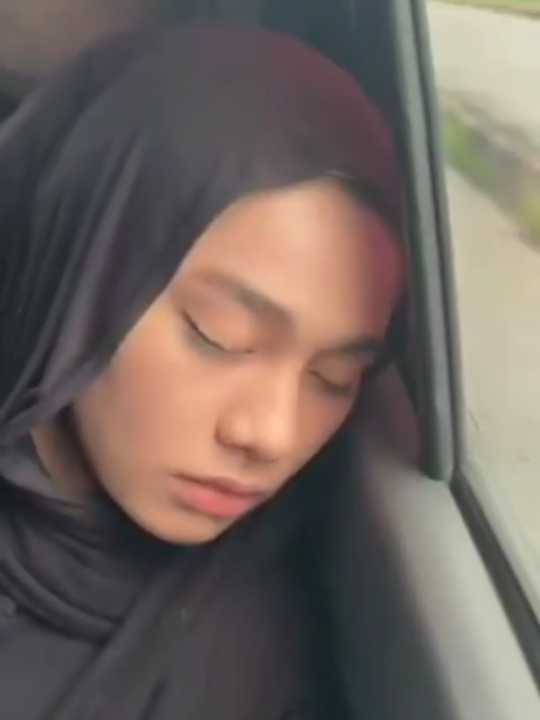 Jilbab Pasrah