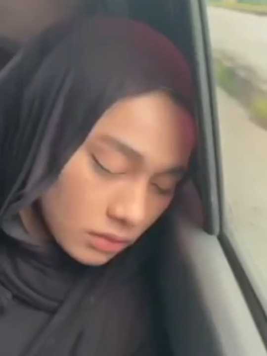 Jilbab Pasrah Di Culik