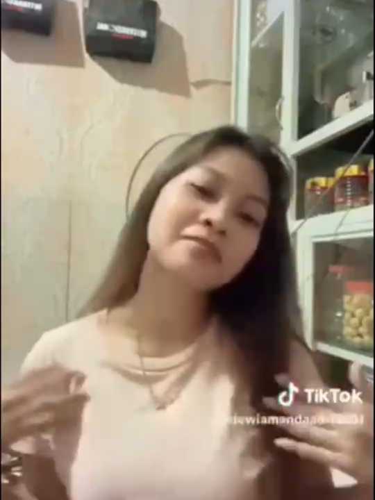 Dewi Tiktoker Dari Lampung