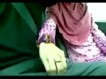 STW Berjilbab Kulum Penis Dalam Mobil