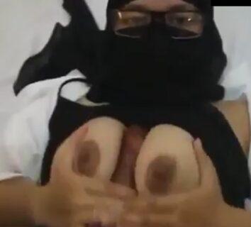 Tante Hijab Bercadar Ngentot