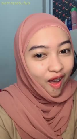 jilbab mulus bening memek becek dicolok sendiri (1) – DoodStream