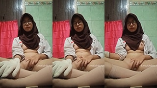 ABG Esemah Yuva BDSM Seragam Sekolah Gesek Itil Colmek 2