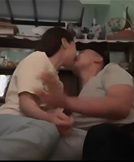 Ga Tahan Liat Adik Sendiri