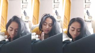 Viral Dinda Eksib Sepong di Depan Kostan