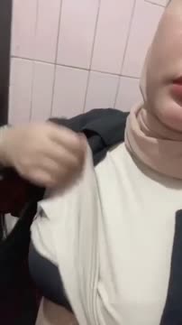Gadis Hijab Toge Binal Pamer Susu Gede