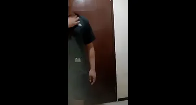 Bapak Kos Tiba2 Masuk Minta Jatah – Bokep Indo