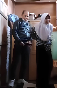 Diewe Pak Guru Di Gudang